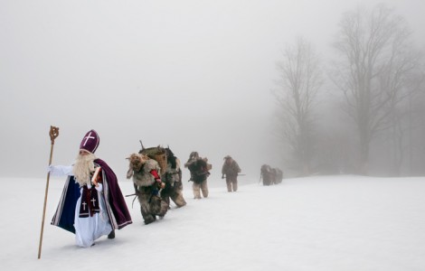 Saint Nicholas and his helpers
